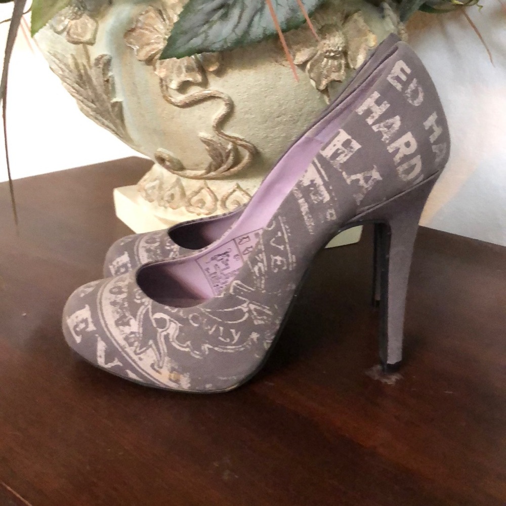 NWOT Ed Hardy Gray pumps heels